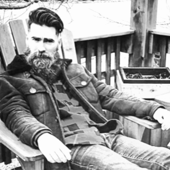 Meet your Posher, Chris - Picture 2 of 11